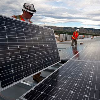 Combien un panneau solaire produit d’électricité au m².